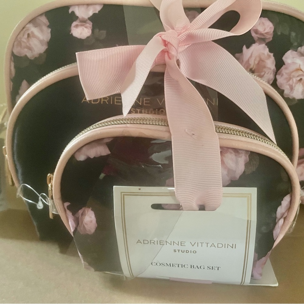 Gorgeous Adrienne Vittadini Floral 3-Piece Travel Cosmetic Set